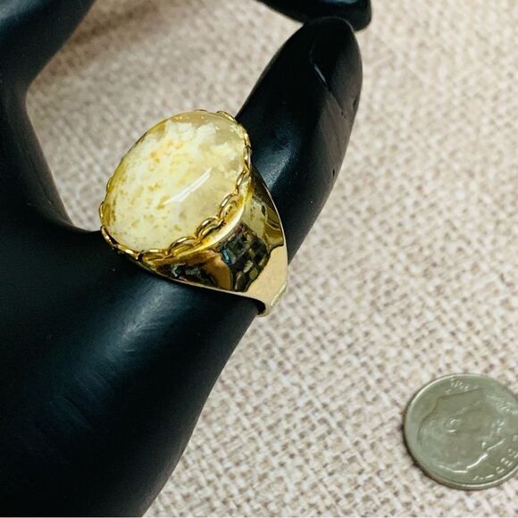 VTG Gold Ivory Resin Adjustable Ring - Picture 1 of 4